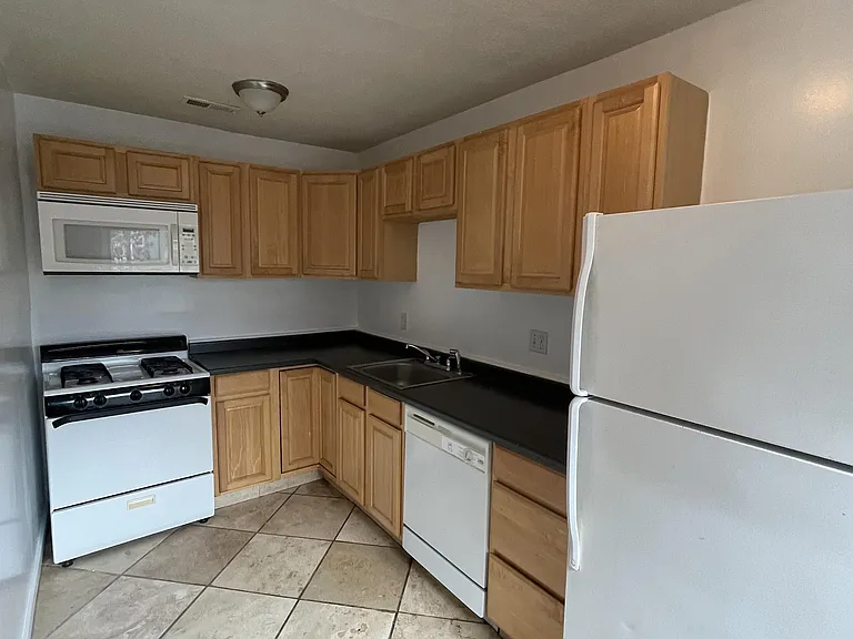 3401 Central St — Photo 34