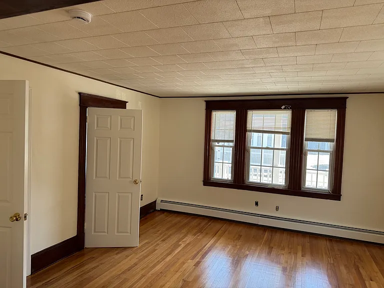 72-74 Hampshire St #1 — Photo 6