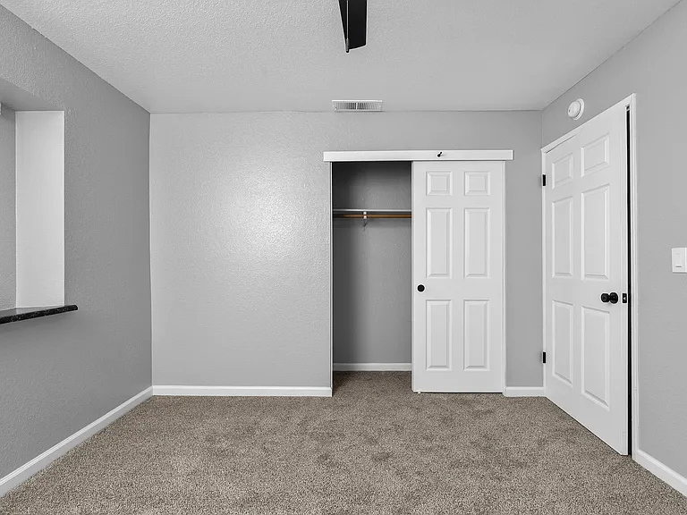 Redwood Cove Apartments — Photo 40
