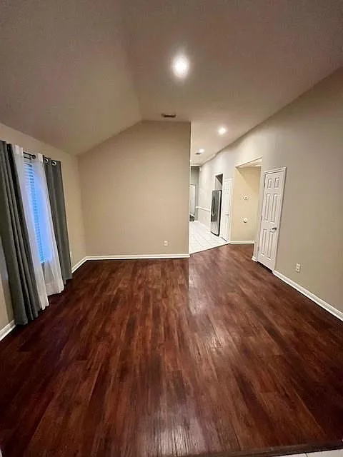 3 bed, 1590 sqft, $2,190 — Photo 2