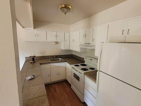 3rd image of 3668 Spruce Ave #12