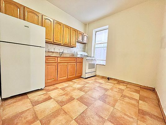 3rd image of 2574 37th St APT 3