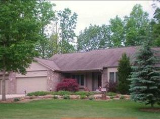 10325 Denton Creek Dr, Fenton, MI 48430