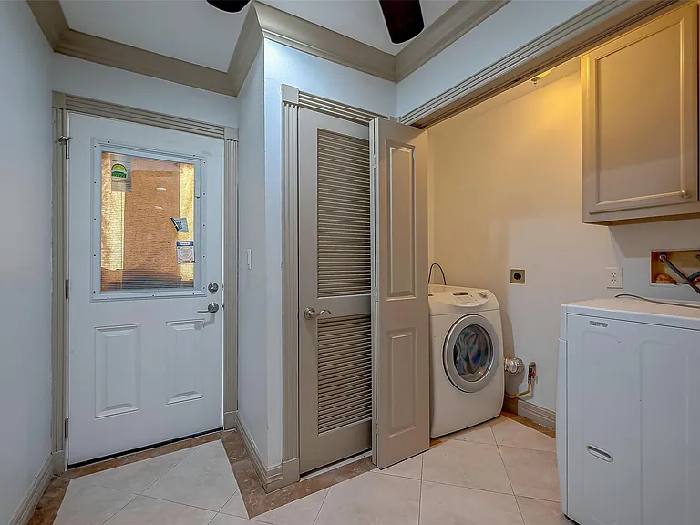 5706 Carew St — Photo 17