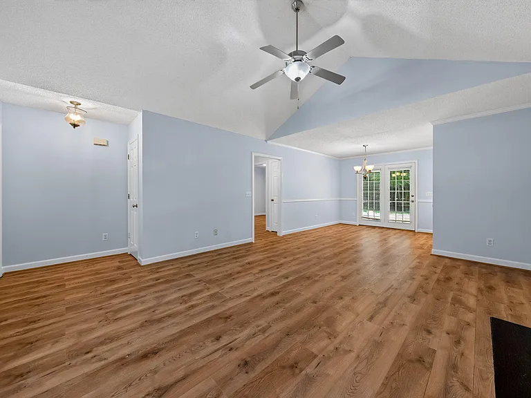 1249 Skyview Dr — Photo 7
