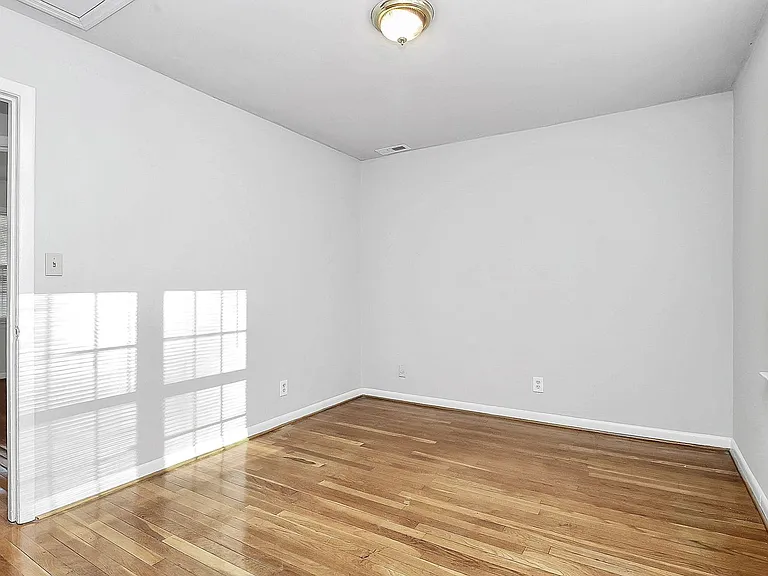 4220 Castleton Rd — Photo 7