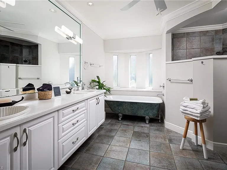 420 Palm Cir E — Photo 20