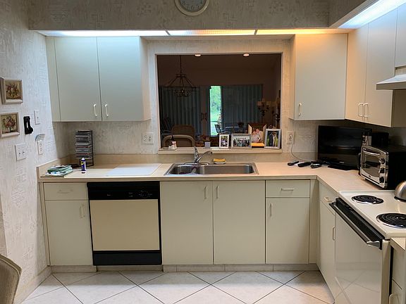 2nd image of 7925 Lake Sands Dr