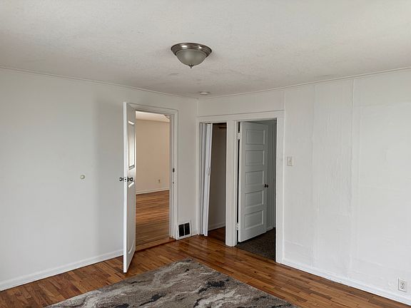 4th image of 1005 SE Lafayette St