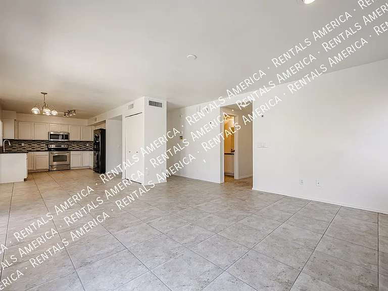 2361 W Myrtle Dr — Photo 8