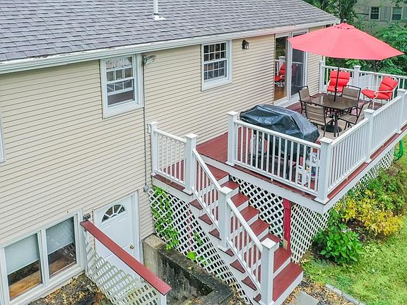 5th image of 28 Montgomery Dr