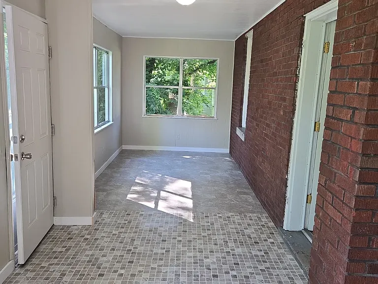 927 W High St #A — Photo 19