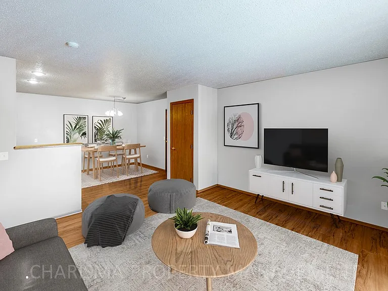 Teakwood Apartments — Photo 12
