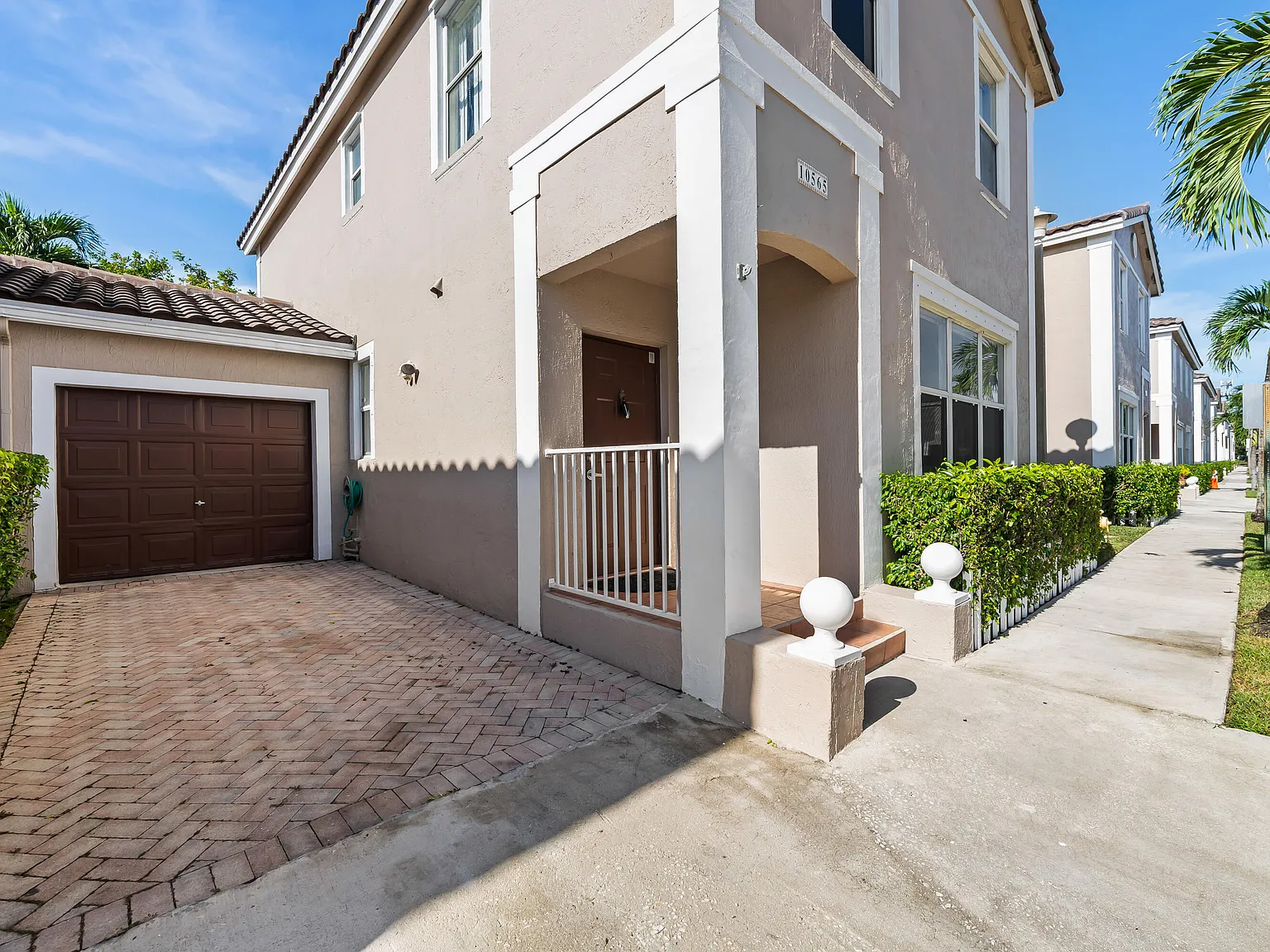 3 bed, 2.5 bath, 1655 sqft, $3,200 — Photo 3