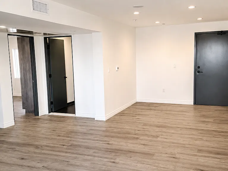 5731 Lexington Ave #301 — Photo 6
