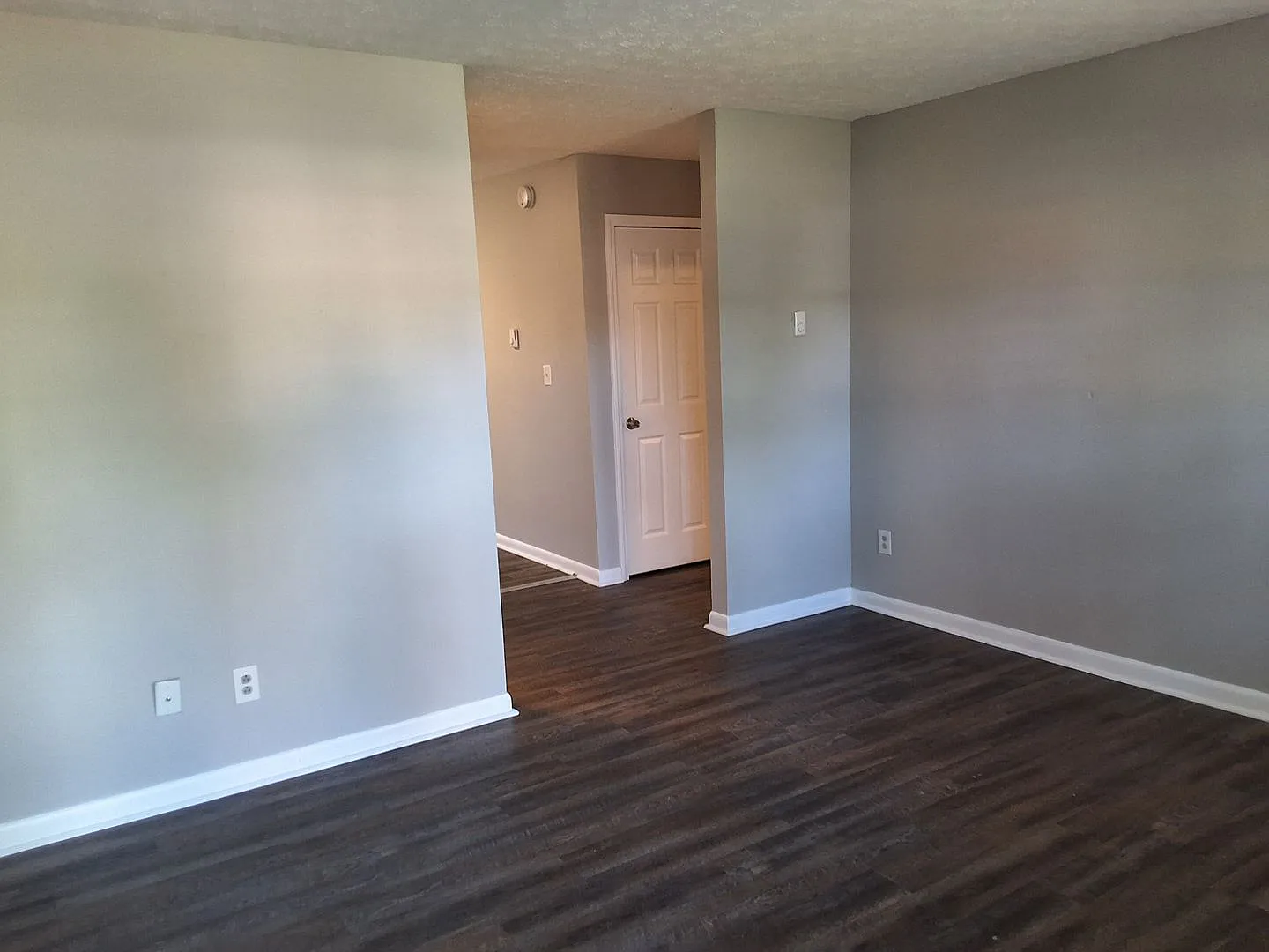 1122 Evelyn Drive — Photo 3