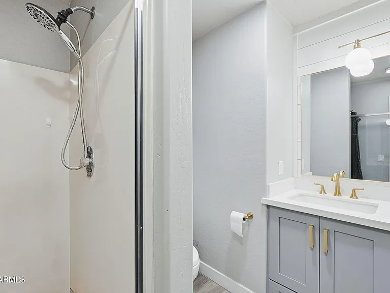 2575 E Drake St — Photo 21