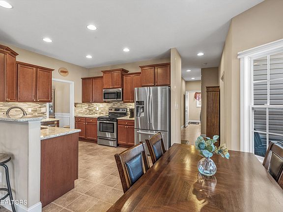 3rd image of 2463 Clinging Vine Ln