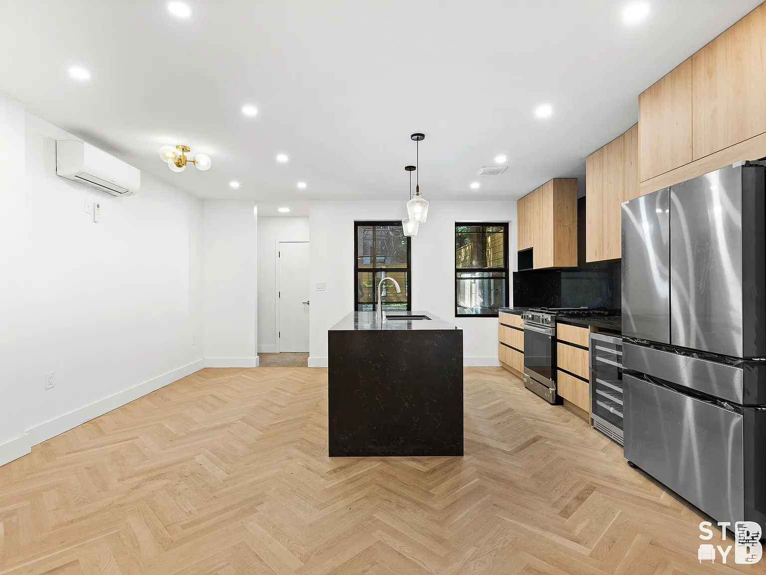 155 Monroe Street — Photo 3