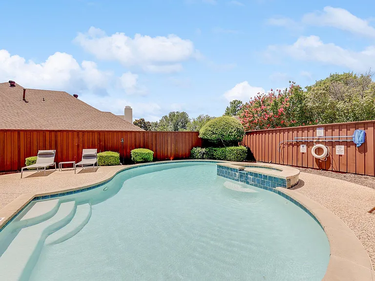 7309 Springfield Dr — Photo 37
