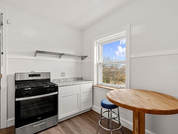 5th image of 814 Mulford St APT 3C