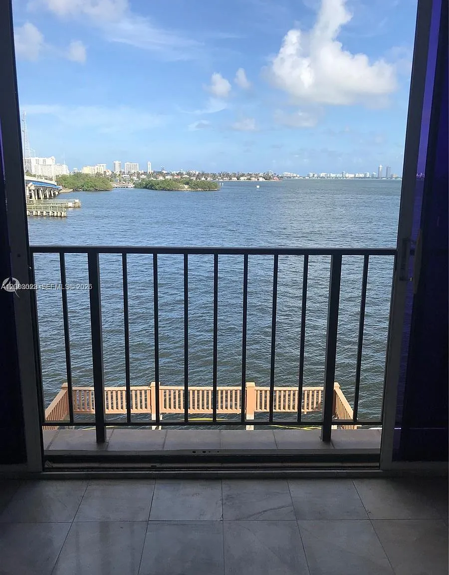Las Olas Condo — Photo 2