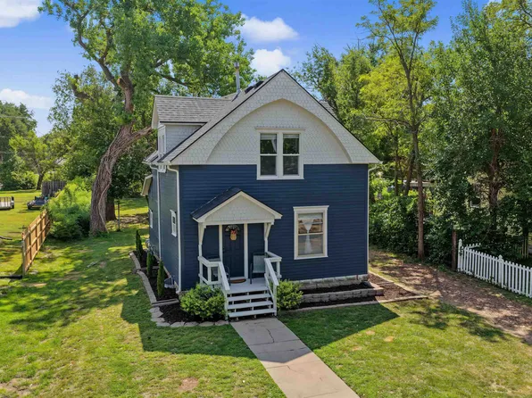 912 N Main St, Lindsborg, KS 67456