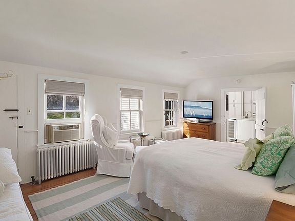 5th image of 31 Wainscott Stone Hwy