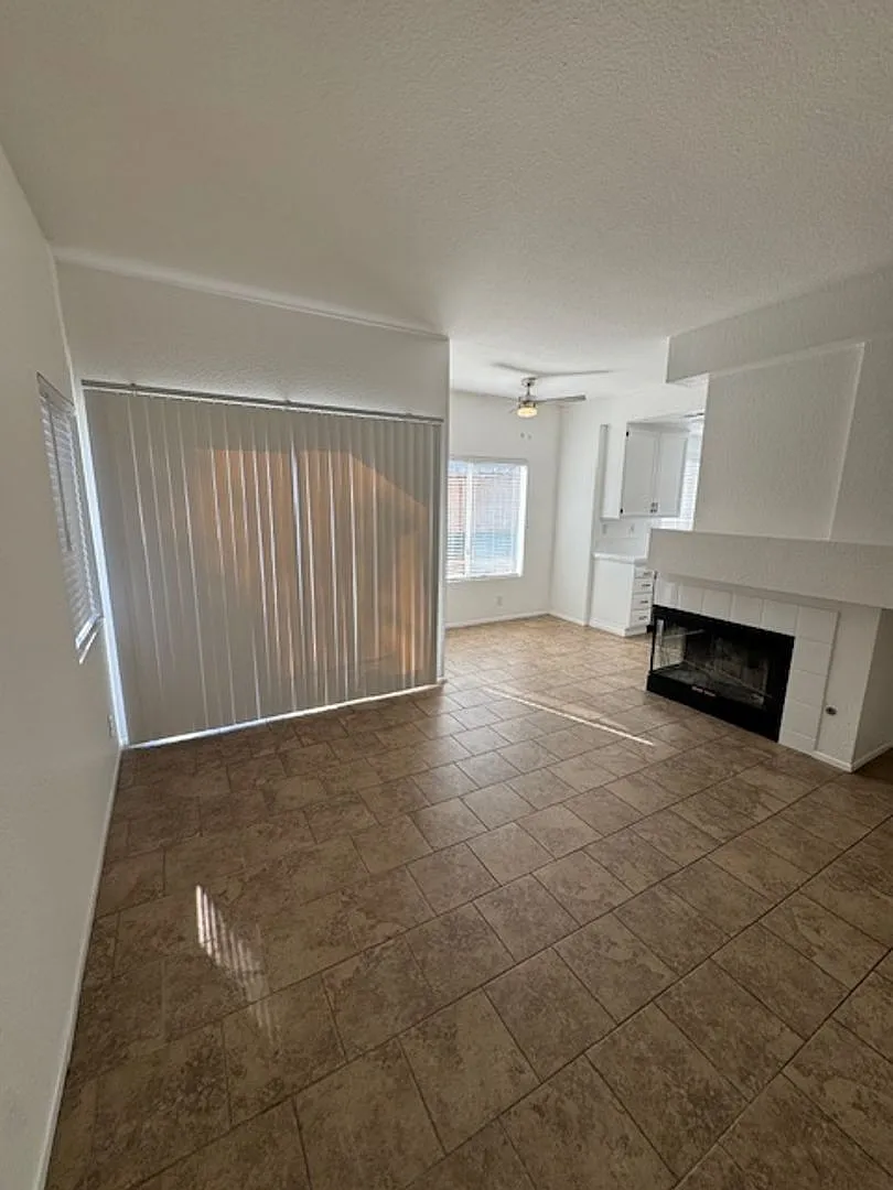 Don't miss out on this 4 bedroom home ready for rent. — Photo 4