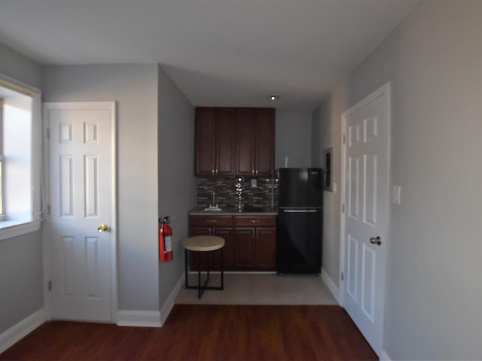 1st image of 458 E Girard Ave