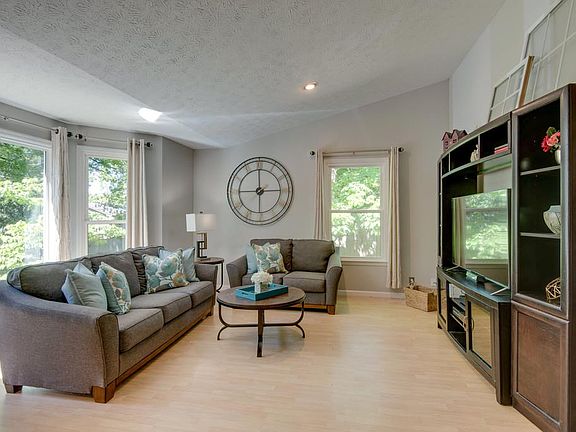 4th image of 7208 Dianne Dr