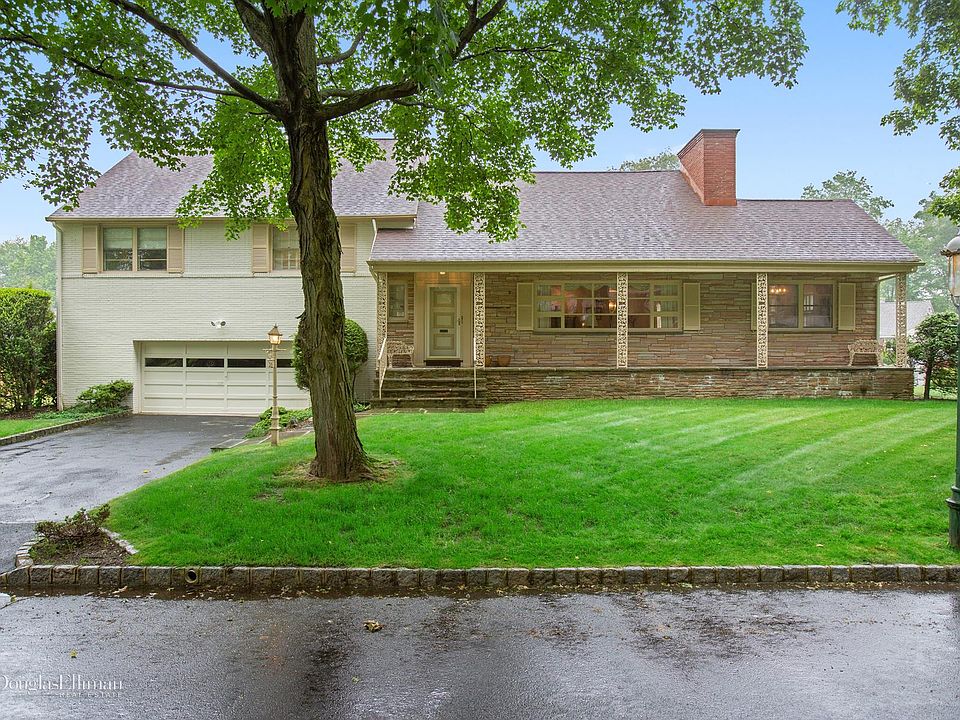 1st image of 215 N Woods Dr