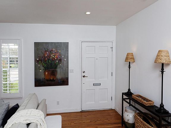 3rd image of 5654 Beck Ave