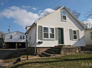1306 S 12th St, Pekin, IL