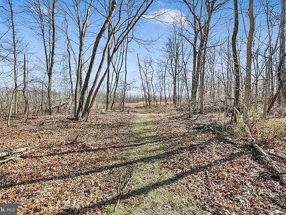 4th image of 418 Mountainside Rd