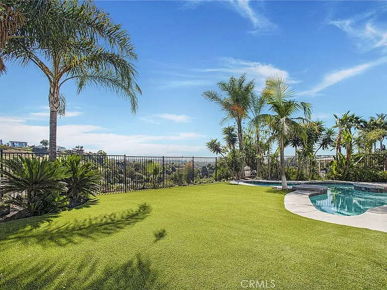 24216 Las Naranjas Dr — Photo 17