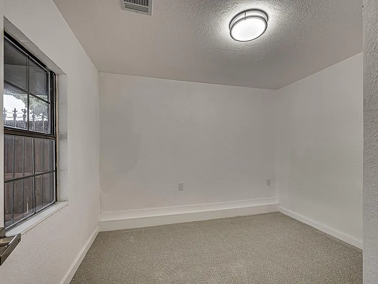 4728 Houghton Ave — Photo 21
