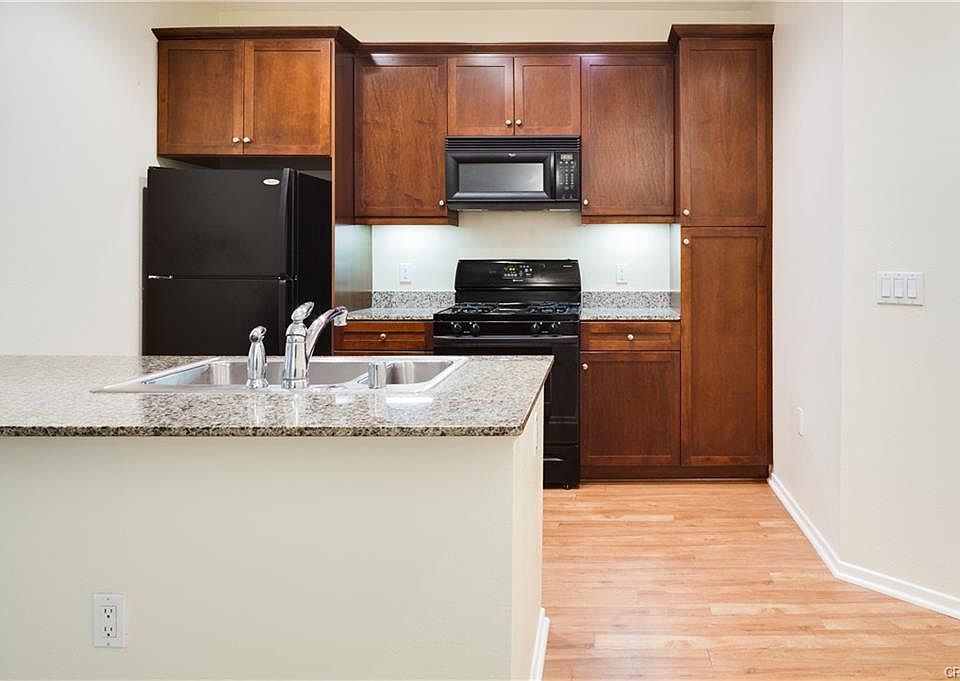 1st image of 620 W Hyde Park Blvd
