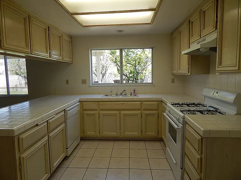 20410 Mesa Oak Dr — Photo 6