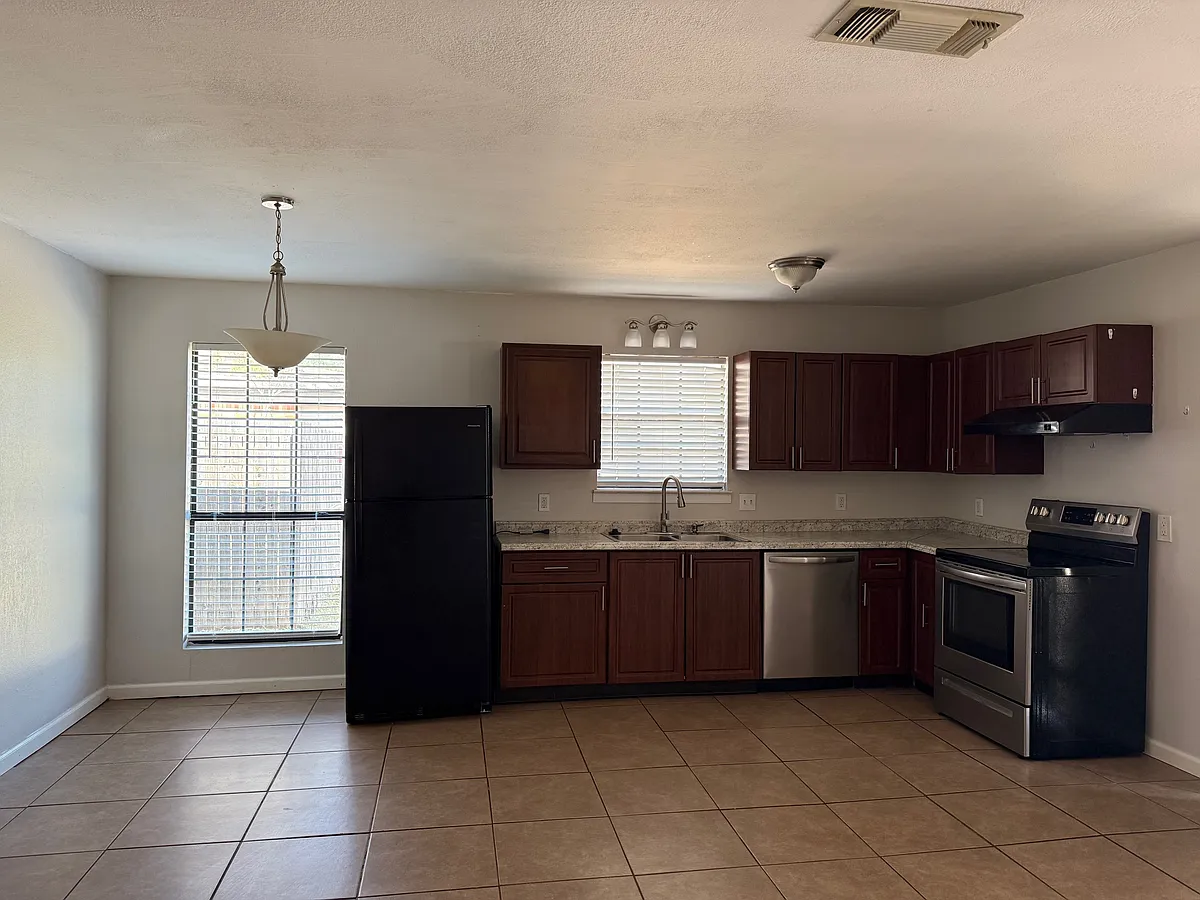 Building Photo - 407 W Spruce Ave #1-B