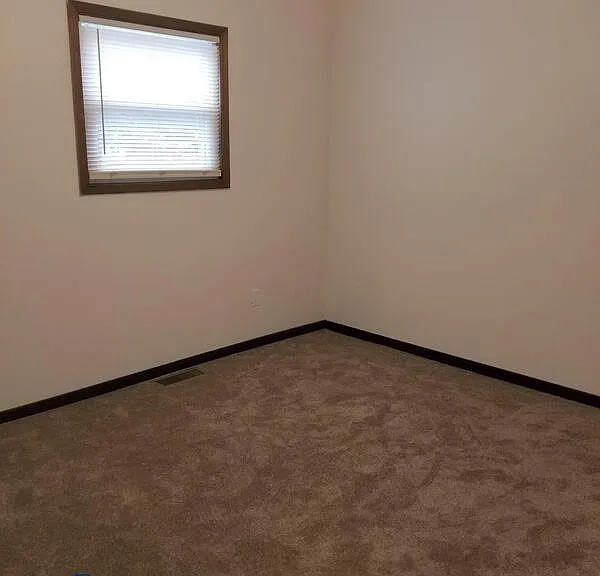 727 W Harris St — Photo 8