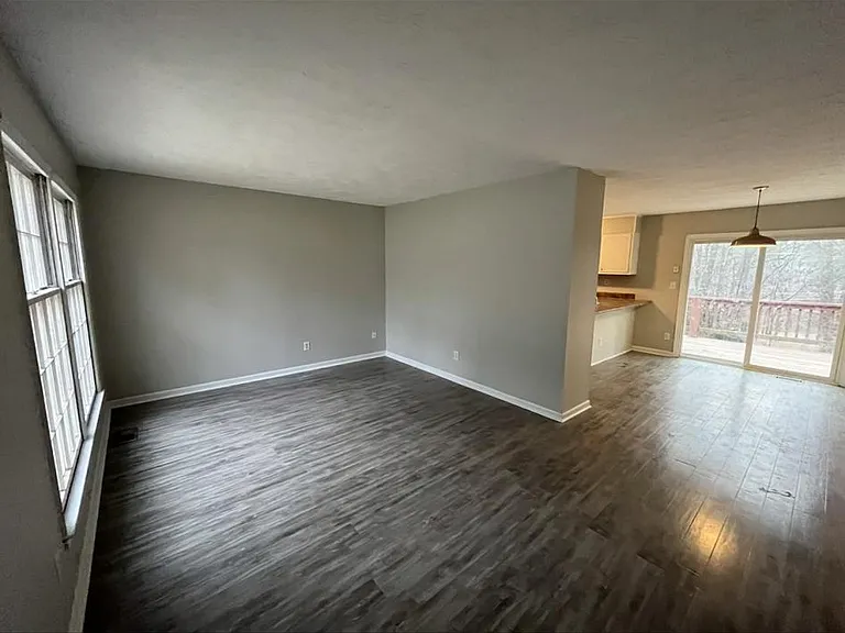 700 Woodclift Dr — Photo 3