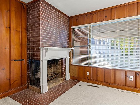 5th image of 3841 Hillcrest Dr
