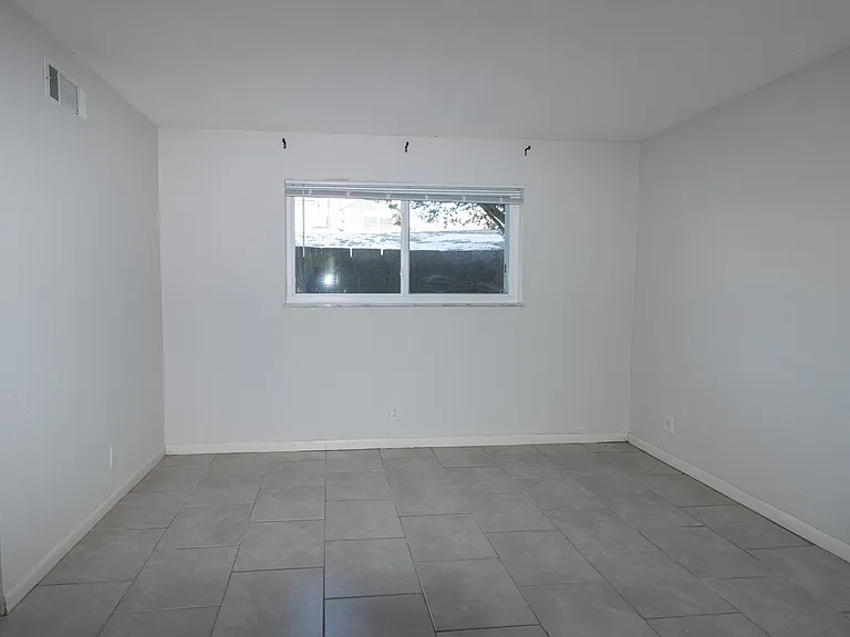 1718 E Broadway — Photo 18