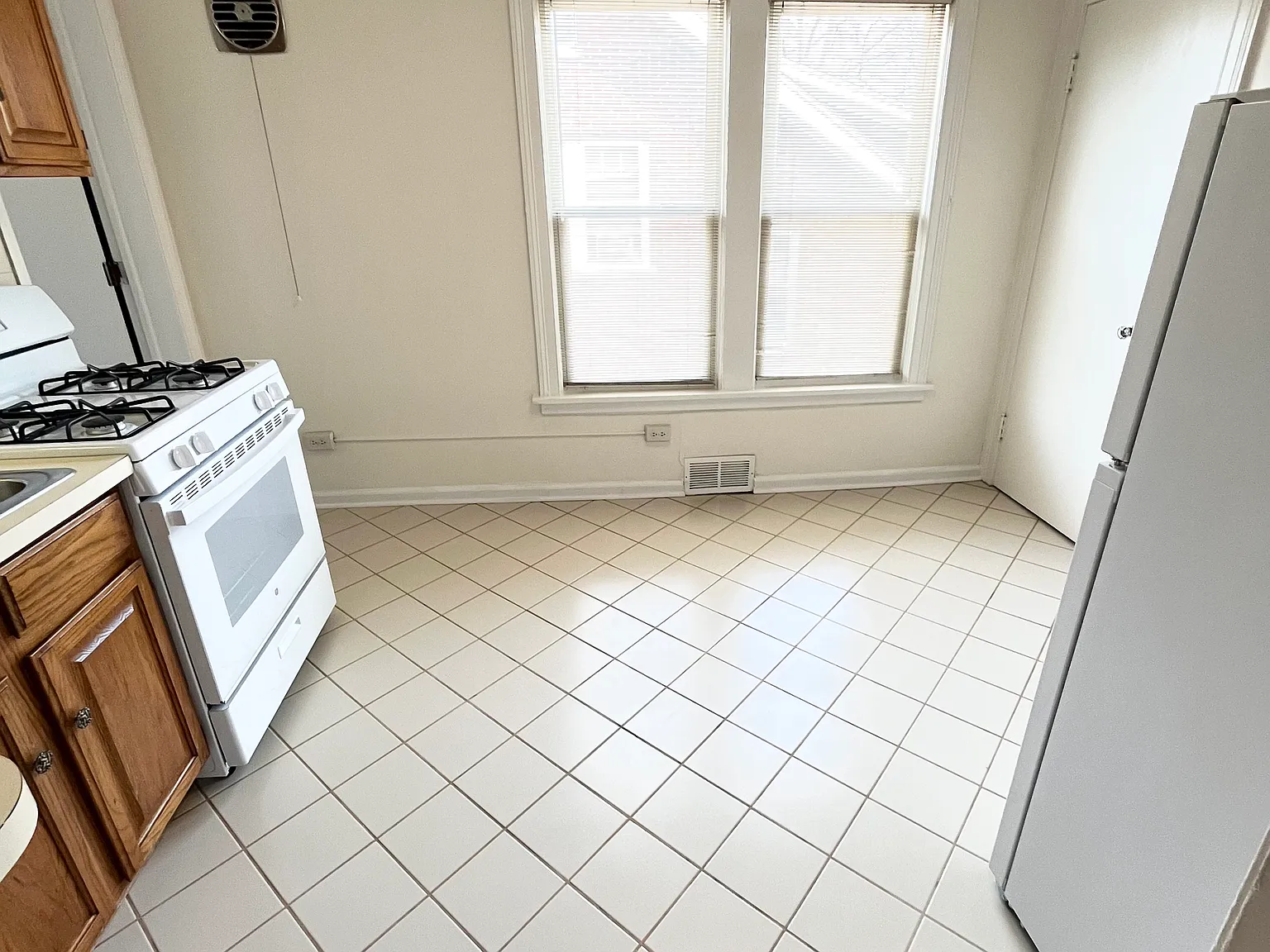 1 bed, 700 sqft, $1,800 — Photo 1