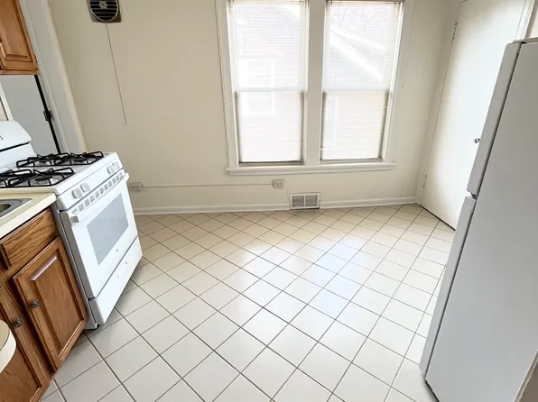 1310 Wilmette Ave APT 2E, Wilmette, IL 60091