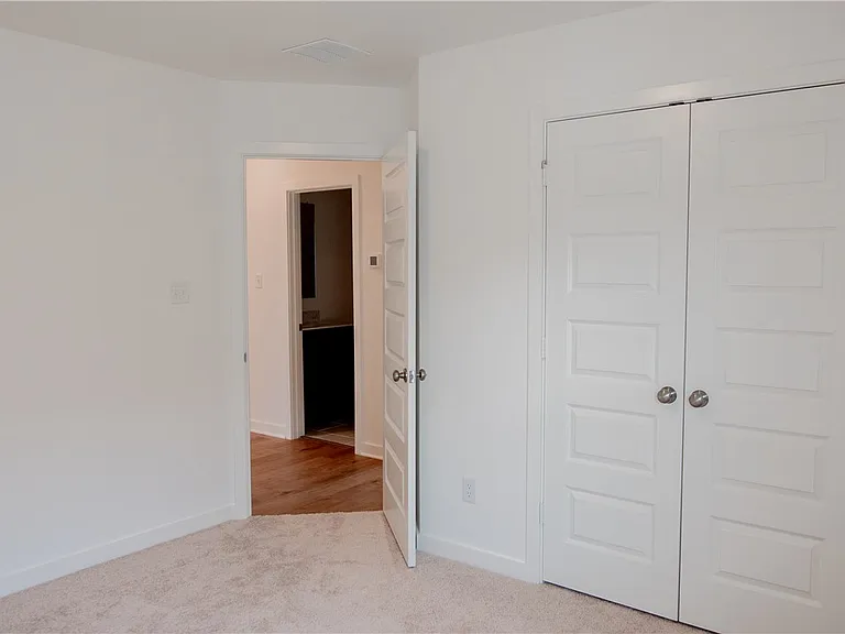 5689 Fox Bluff Dr — Photo 8