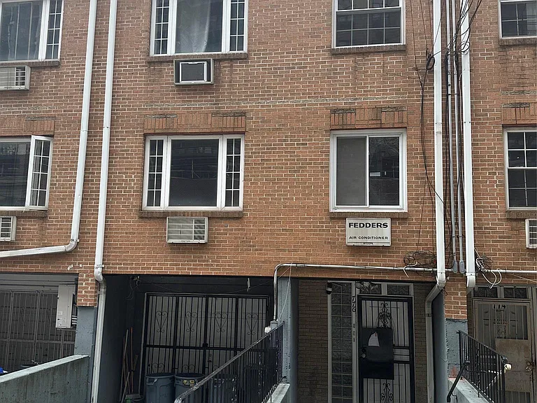 776 Lincoln Ave — Photo 1