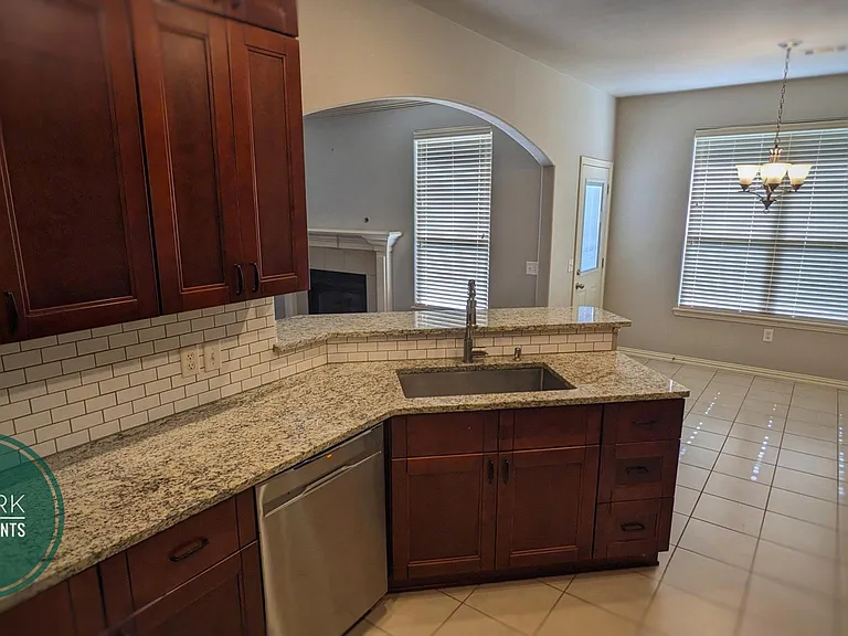 608 SW Wallstone Rd — Photo 9