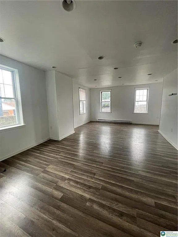 3 bed, 1.0 bath, 1103 sqft, $1,700 — Photo 3